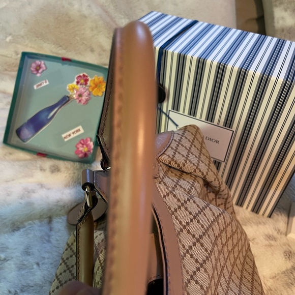 Gucci Handbag - Picture 4 of 16